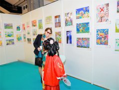 界”国际青少年绘画做品展登岸法国卢浮宫